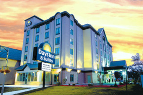 Days Inn & Suites by the Falls