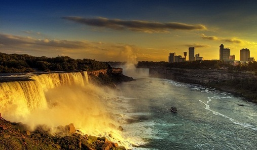 Niagara Falls Summer: The summer season in Niagara Falls